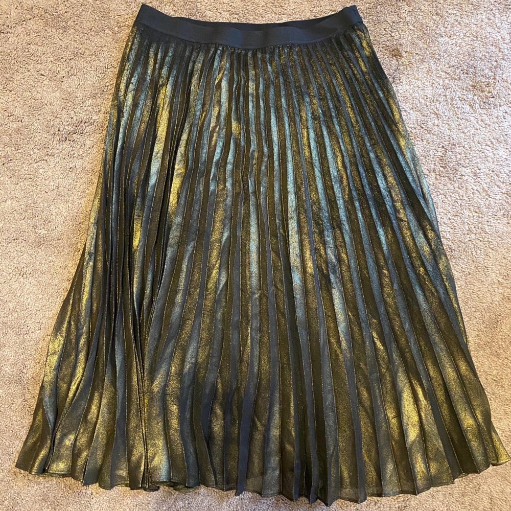 Black and gold pleated skirt
